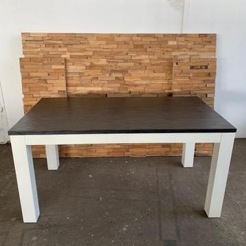 Houten eettafel 160x90 beschikbaar voor biedingen