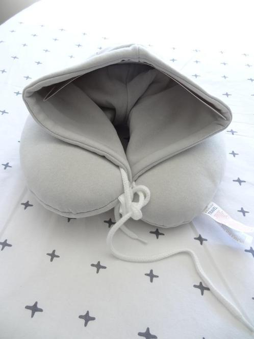 Reiskussen / nekkussen met capuchon, Huis en Inrichting, Woonaccessoires | Kussens, Nieuw, Ophalen of Verzenden