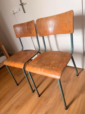 Vintage (school)stoelen (2 stuks) beschikbaar voor biedingen
