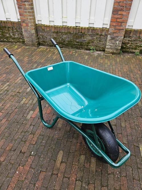 Nieuwe  Kruiwagen kunststof groene bak 85 liter   €  55,00, Tuin en Terras, Hand-tuingereedschap, Nieuw, Overige soorten, Ophalen