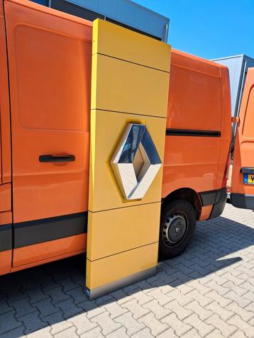 Mooie Renault Dealer Lichtzuil voor een gevel, Hoogte 218 cm beschikbaar voor biedingen