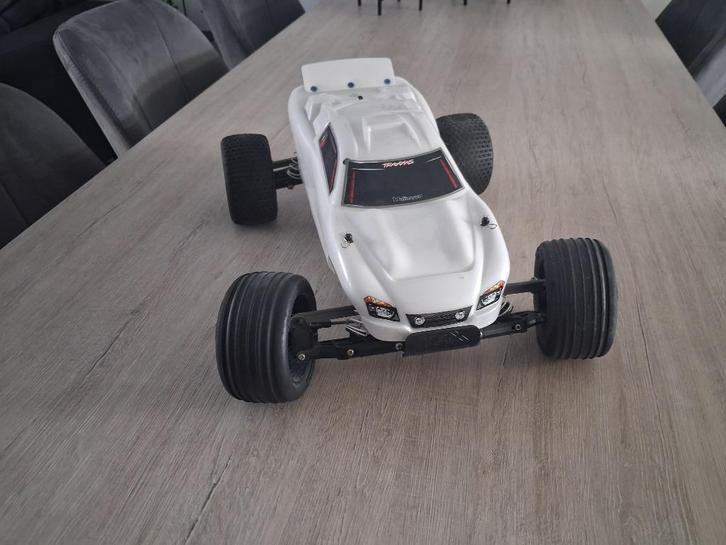 Traxxas rustler 2wd, Hobby en Vrije tijd, Modelauto's | Overige schalen, Zo goed als nieuw, Auto, Ophalen