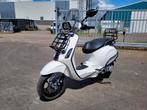 Vespa costum geel kenteken. 2020, Ophalen of Verzenden, Zo goed als nieuw, Benzine, Overige modellen