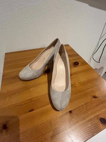 beige pump unisa beschikbaar voor biedingen