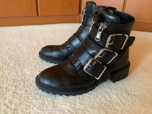 Laag stoer gaaf laarsjes van het merk Nelson, maat 37. Kleur, Kleding | Dames, Schoenen, Gedragen, Lage of Enkellaarzen, Zwart