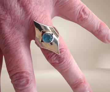 Prachtige  925 zilver LANGE design ring met topaas M17/17,5! beschikbaar voor biedingen
