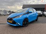 Toyota Aygo 1.0 VVT-i x-cite Cabrio Top / Airco / Apple Carp, Voorwielaandrijving, Gebruikt, Leder en Stof, Start-stop-systeem