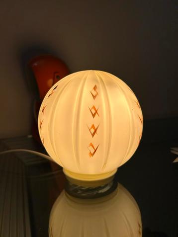 Vintage retro lamp/lampenkap - Art Deco stijl melkglas beschikbaar voor biedingen