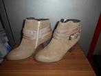 laarzen, Beige, Lage of Enkellaarzen, Ophalen of Verzenden, Zo goed als nieuw
