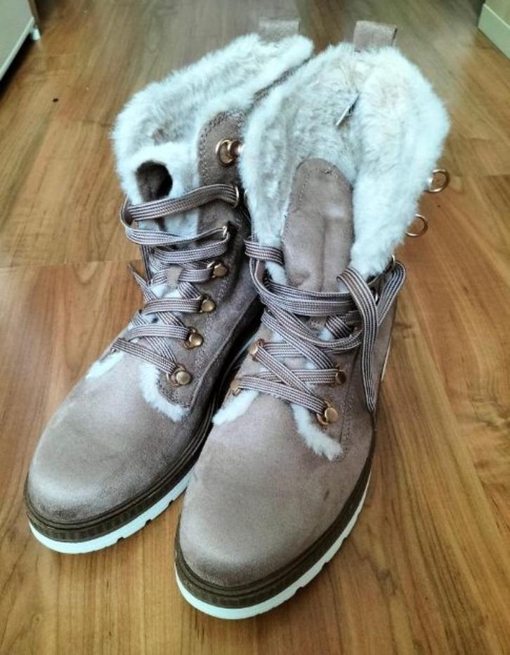 Landrover maat 40 nieuwe schoenen 1 x geprobeerd, Kleding | Dames, Schoenen, Nieuw, Sneakers of Gympen, Beige, Ophalen