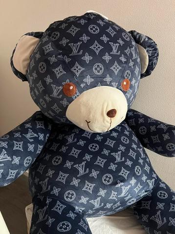 Mega Grote Louis Vuitton Knuffelbeer blauw logo beschikbaar voor biedingen