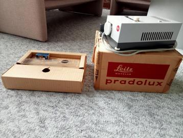 Dia-projector beschikbaar voor biedingen
