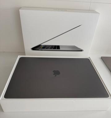 Nette MacBook Pro 15-inch - model 2015 beschikbaar voor biedingen