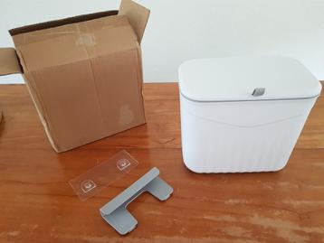 Te koop NIEUW prullenbak wit, buiten/binnenkant keukenkastje beschikbaar voor biedingen