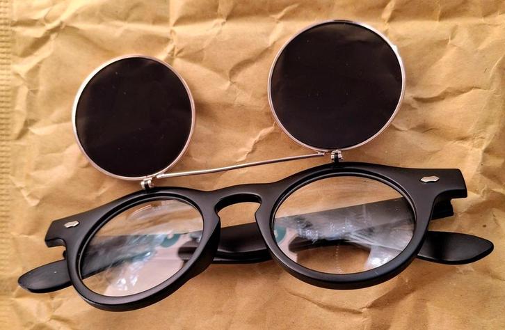 Flip zonnebril vintage, Sieraden, Tassen en Uiterlijk, Zonnebrillen en Brillen | Dames, Nieuw, Zonnebril, Overige merken, Bruin