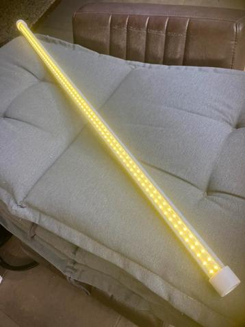 Voortent (Led buislamp 12 V) met adapter voor 230 V beschikbaar voor biedingen