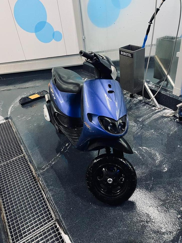 Piaggio zip fastrider, Fietsen en Brommers, Scooters | Piaggio, Zo goed als nieuw, Zip, Benzine, Ophalen