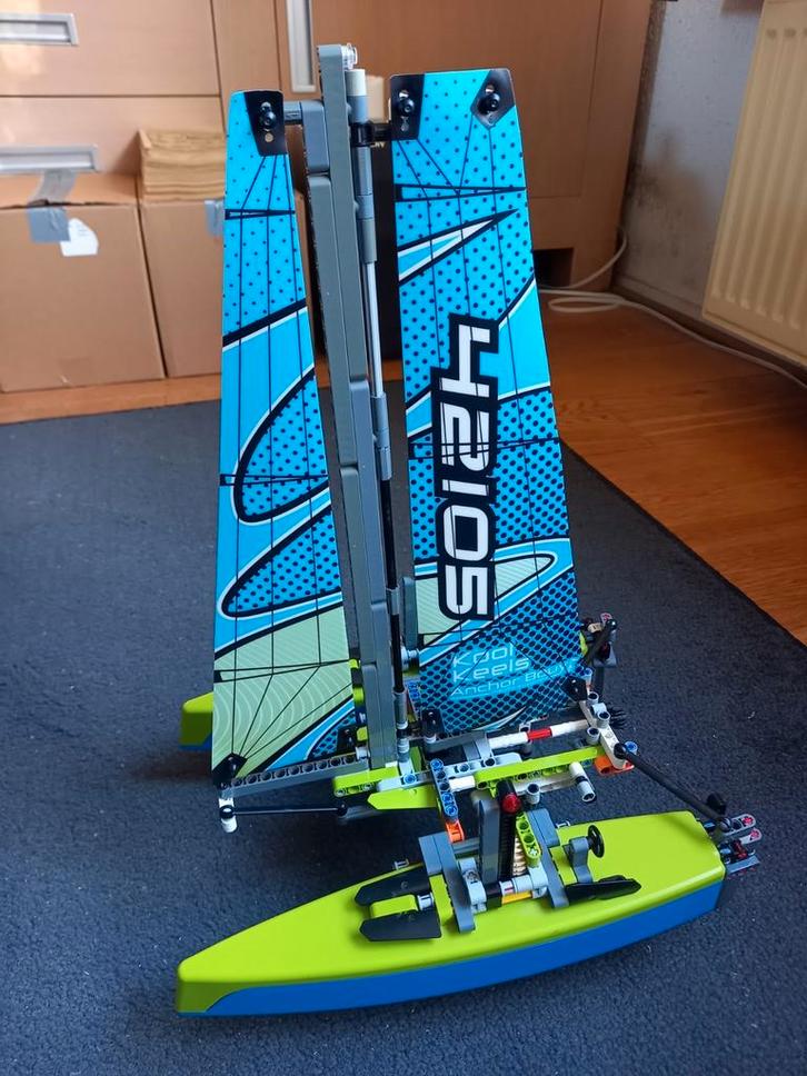 Lego Technic 42105 Catamaran, Kinderen en Baby's, Speelgoed | Duplo en Lego, Zo goed als nieuw, Lego, Complete set, Ophalen of Verzenden
