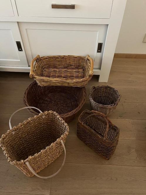 Prachtige manden 5 euro per stuk, Huis en Inrichting, Woonaccessoires | Schalen en Manden, Zo goed als nieuw, Mand, Overige vormen