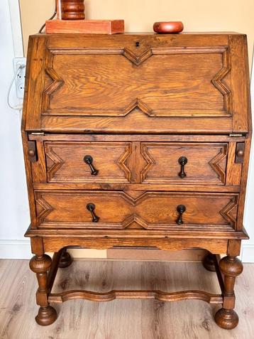 Prachtige secretaire! beschikbaar voor biedingen