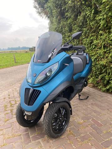 Unieke Piaggio MP3 250cc - 2008 - Akrapovic -long beach blue beschikbaar voor biedingen