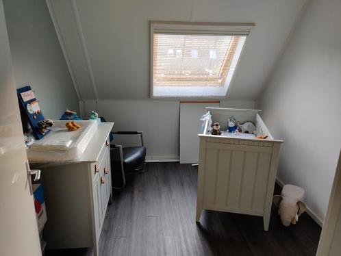 Babykamer houten meubels (commode, ledikant & kast), Kinderen en Baby's, Kinderkamer | Complete kinderkamers, Zo goed als nieuw