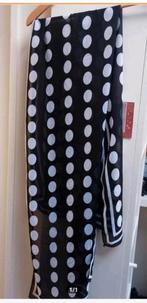 Recht hoekig sjaaltje zwart met witte ballen, Ophalen of Verzenden, Nieuw, Maat 38/40 (M)