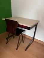 Vintage schooltafeltje lessenaar met stoeltje, Kinderen en Baby's, Kinderkamer | Tafels en Stoelen, Zo goed als nieuw, Ophalen