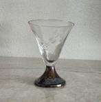 Geëtst glazen borrelglas met verkleurde voet, Antiek en Kunst, Ophalen of Verzenden