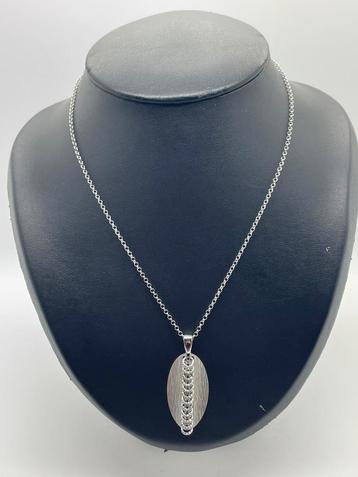 A221 Prachtige zilveren ketting modernist hanger beschikbaar voor biedingen