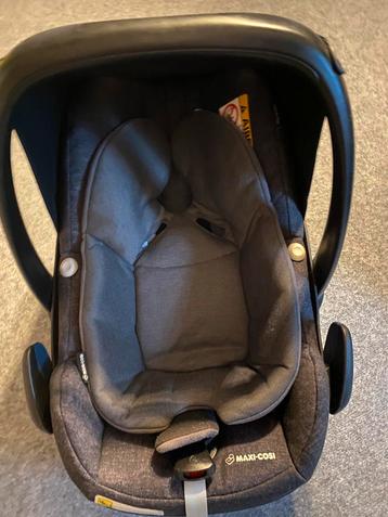 Maxi cosi pebble + isofix + adapter en hoezen beschikbaar voor biedingen