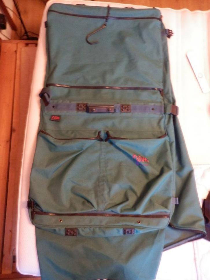 Delsey kledingvervoer tas/zak, Sieraden, Tassen en Uiterlijk, Koffers, Zo goed als nieuw, Zacht kunststof, 70 cm of meer, 55 cm of meer