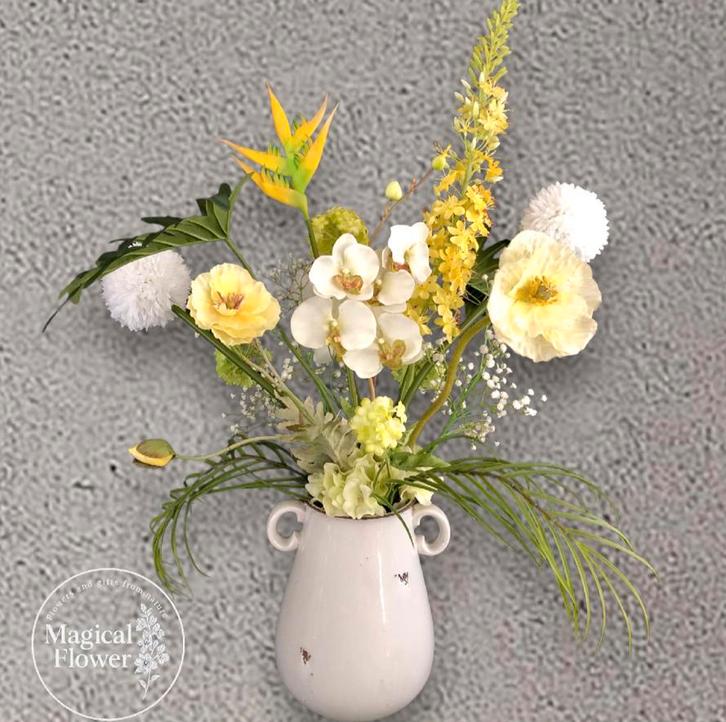 Zijdenbloemen Boeket In Vaas | Geel -Wit, Huis en Inrichting, Woonaccessoires | Kunstplanten en Kunstbloemen, Zo goed als nieuw