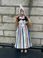 Barbie in Volendamse kleding., Verzamelen, Ophalen of Verzenden, Zo goed als nieuw, Kleertjes
