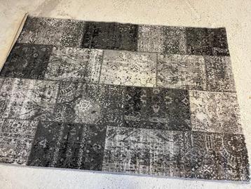Vloerkleed vintage actig / zwart-wit beschikbaar voor biedingen