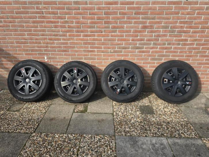 Winterbanden Nissan Qashqai, Auto-onderdelen, Banden en Velgen, Banden en Velgen, Winterbanden, 16 inch, 215 mm, Personenwagen