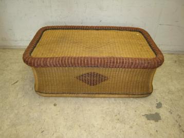 Vintage rotan salontafel beschikbaar voor biedingen