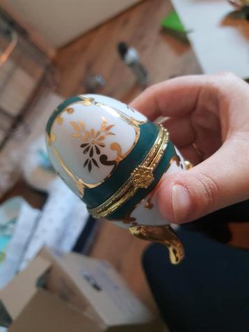 Porseleinen Ei Vormige Sierdoos beschikbaar voor biedingen