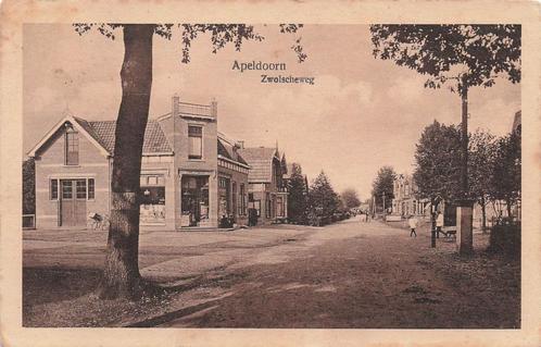 AY395 Apeldoorn Zwolseweg met winkel 1924 uitg. de Vries, Verzamelen, Ansichtkaarten | Nederland, Gelopen, Gelderland, 1920 tot 1940
