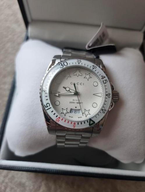 Gucci horloge YA136336 Swiss Made, Sieraden, Tassen en Uiterlijk, Horloges | Heren, Nieuw, Polshorloge, Overige merken, Staal
