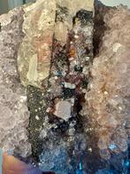 Urugauy amethist met calciet en kristallisatie, Verzamelen, Mineralen en Fossielen, Ophalen of Verzenden