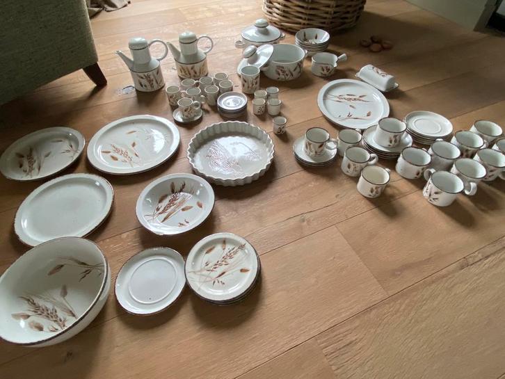 Servies Stonehenge Wedgewood Midwinter Wild Oats, Huis en Inrichting, Keuken | Servies, Zo goed als nieuw, Kop(pen) en/of Schotel(s)