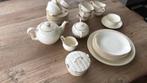 Antiek Servies 1x wit servies en 1x Retro servies Bruin, Antiek en Kunst, Antiek | Servies compleet, Ophalen