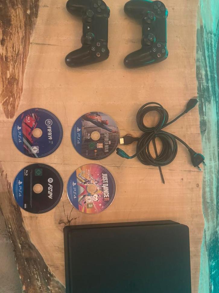 Playstation 4 slim + stuur en pedalen, Spelcomputers en Games, Games | Overige, Gebruikt, Racen en Vliegen, 2 spelers, Vanaf 7 jaar