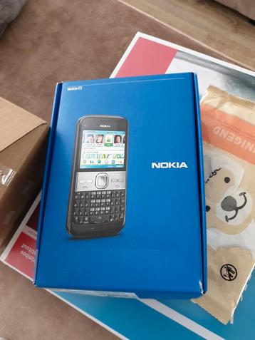 T.k.. Nokia E 5 wit met lader en accu

Kpn simlock

 beschikbaar voor biedingen