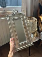 Brocante spiegel met zilverkleurige omlijsting van hout, Huis en Inrichting, Woonaccessoires | Spiegels, Minder dan 50 cm, Ophalen of Verzenden