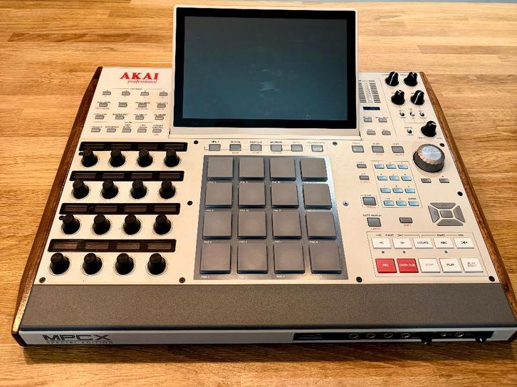 Akai MPC X SE (Special Edition), Muziek en Instrumenten, Samplers, Zo goed als nieuw, Ophalen of Verzenden