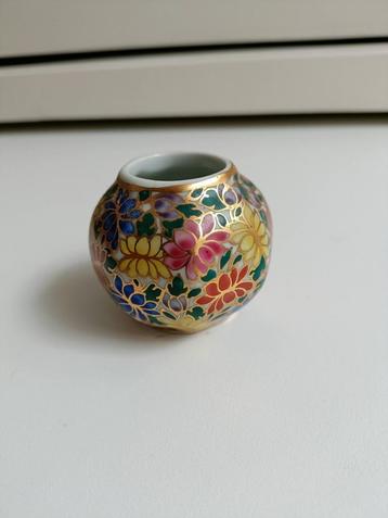 Chinees porseleinen gemberpotje / vaasje met bloemen beschikbaar voor biedingen