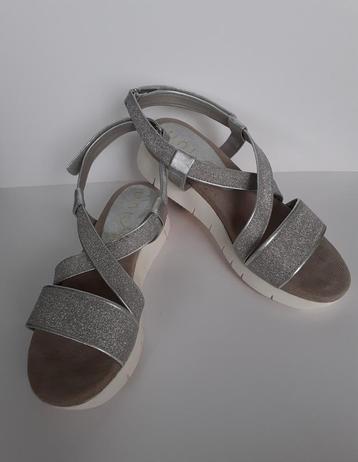 Mooie leren Unisa sandalen 41 beschikbaar voor biedingen