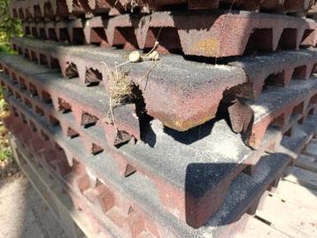 Rubber Tegels 100x100x6,5 - 17,5 stuks beschikbaar voor biedingen
